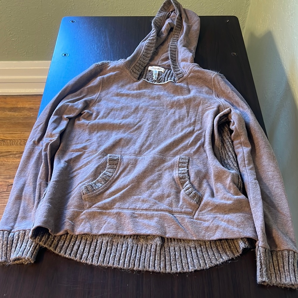 Aeropostale sweater size medium